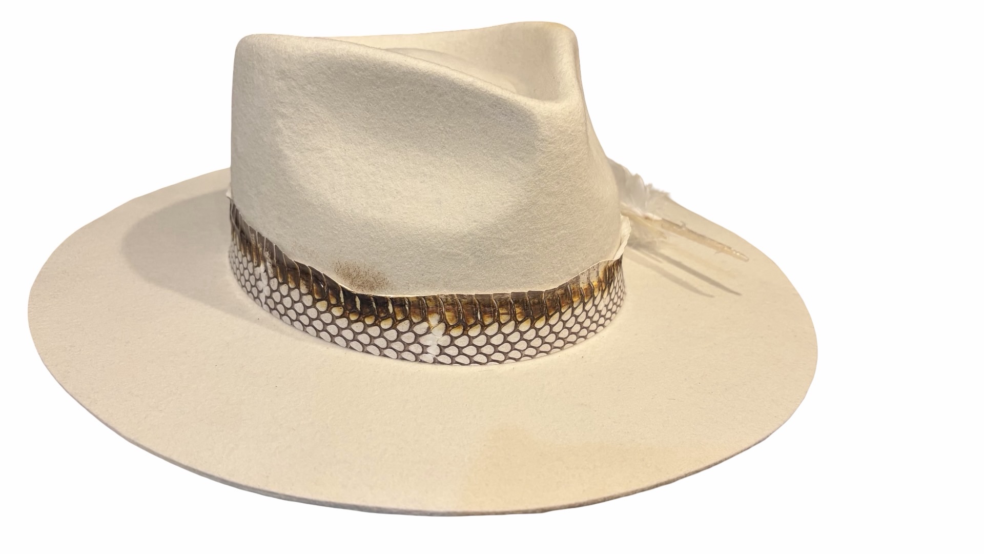 The white Serpent Fedora